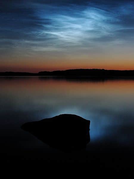 450px-Noctilucent_clouds_over_saimaa