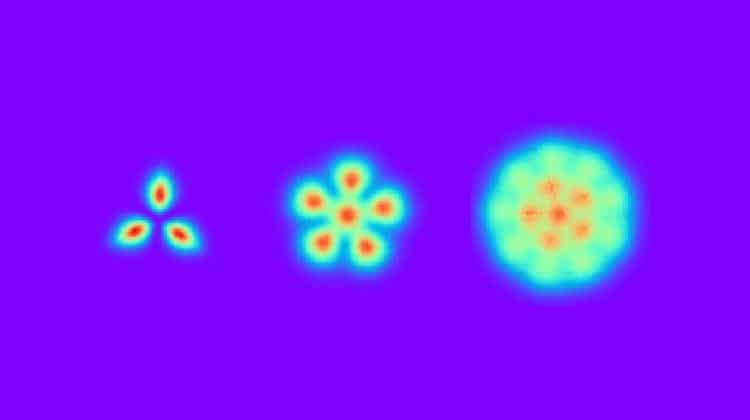 Przewidywane teoretyczne obrazy odpowiadające rezultatom pomiarów kryształów Pauliego dla kolejno 3, 6 i 15 atomów. Fot. na podstawie materiałów z IF PAN.